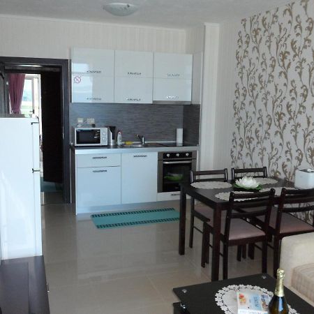 Sianie: Beachfront Apartment in Sunny Beach Center Exterior photo