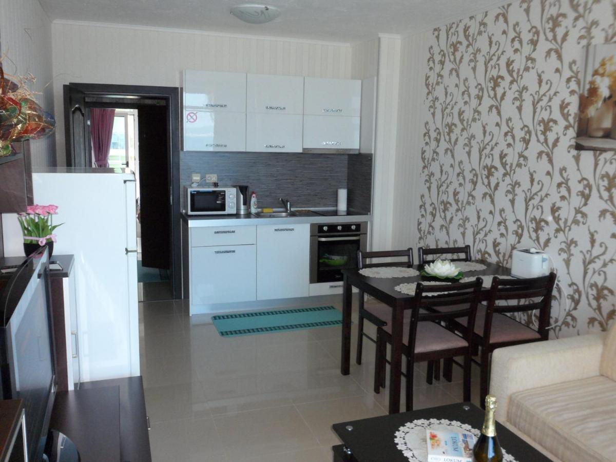 Sianie: Beachfront Apartment in Sunny Beach Center Exterior photo