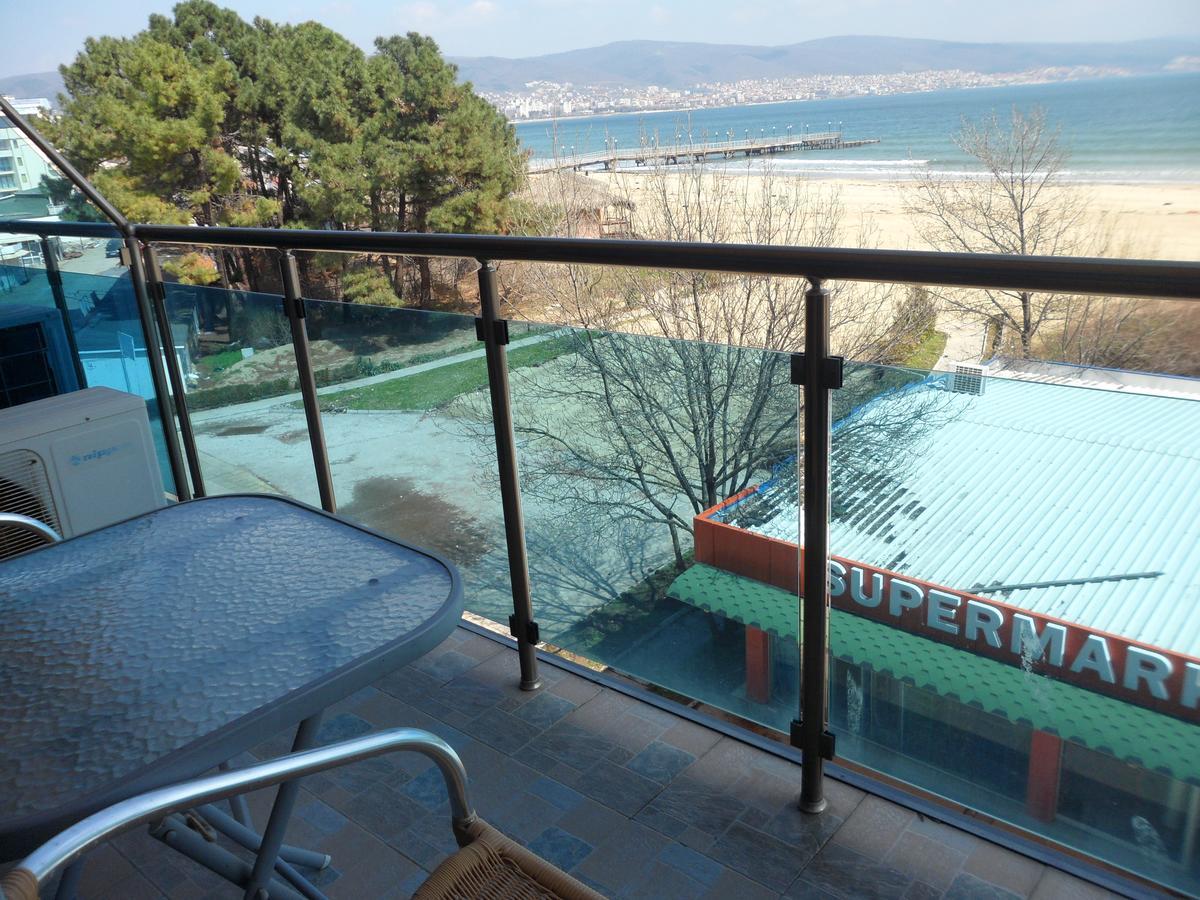 Sianie: Beachfront Apartment in Sunny Beach Center Exterior photo